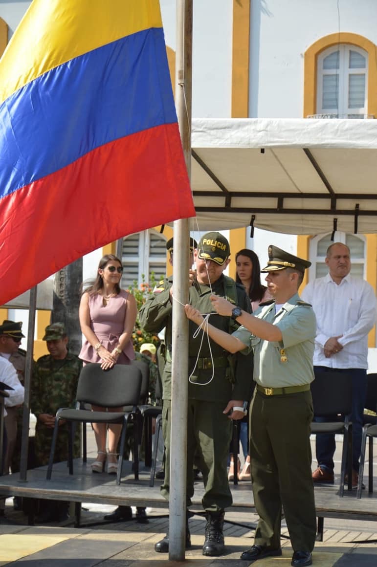 bandera policia.jpeg